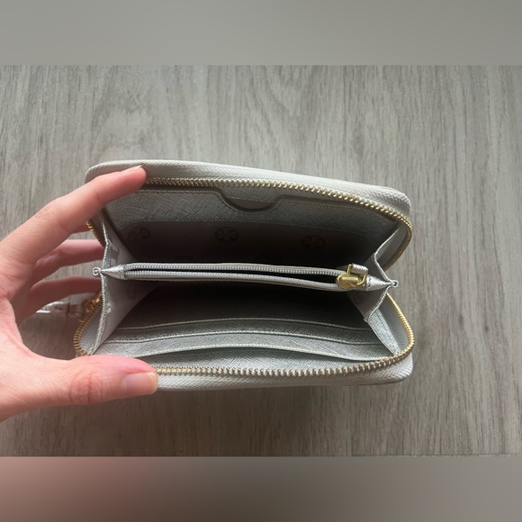 Tory Burch Metallic Silver Wristlet / Wallet with Gold Hardwire - Picture 8 of 13